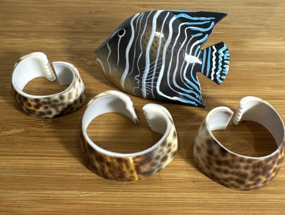 3 Vtg Spotted Cowrie Shell Napkin Rings & 1 Coastal Beach Ocean Sea Fish 4 Pc